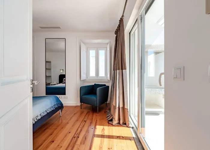 Pn48 Brith Over Roof, 120m2 Close From And Restaurant Apartment Cascais
