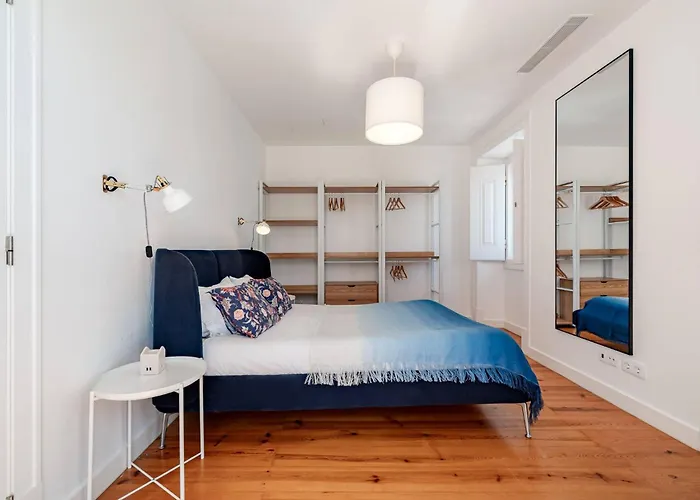 Pn48 Brith Over Roof, 120m2 Close From And Restaurant Apartment Cascais