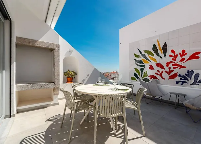 Pn48 Brith Over Roof, 120m2 Close From And Restaurant Apartment Cascais