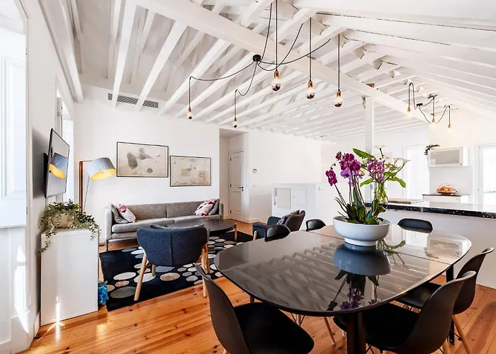 Pn48 Brith Over Roof, 120m2 Close From And Restaurant * Cascais