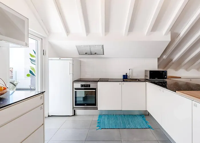 Pn48 Brith Over Roof, 120m2 Close From And Restaurant * Cascais
