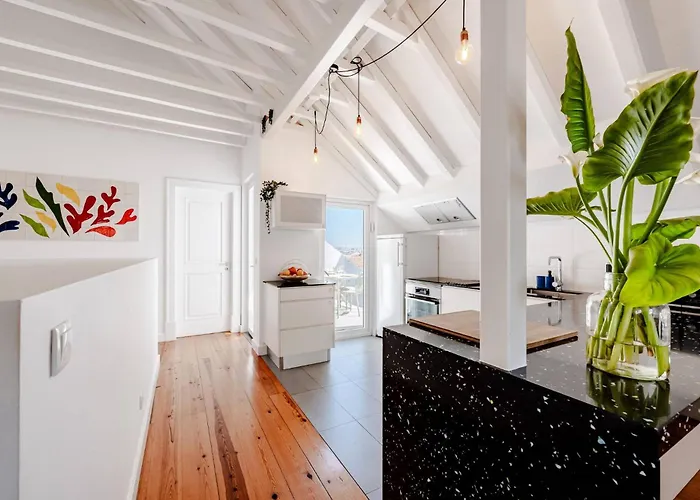 Pn48 Brith Over Roof, 120m2 Close From And Restaurant Apartment Cascais